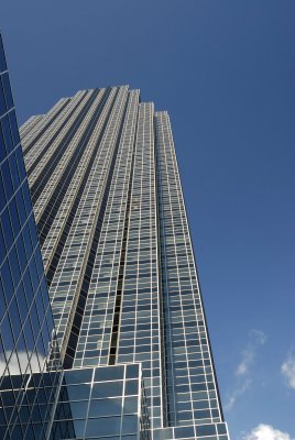 Williams Tower and Waterwall 8-5-2007 0002.jpg