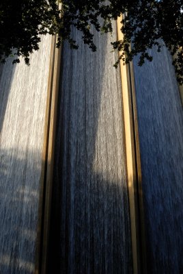 Williams Tower and Waterwall 8-5-2007 0016.jpg