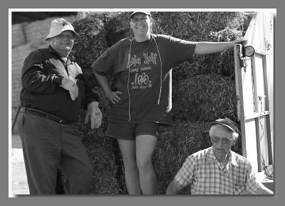 A smile from the pea-straw loaders...