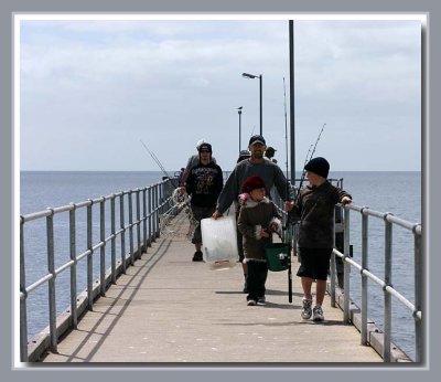 Family fishing Marion Bay Jetty