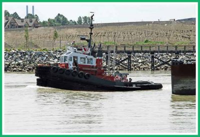 Seaspan Scout on the Fraser River.
