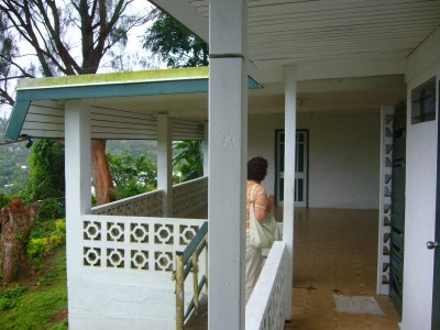 terrasse et la chambre 3 (porte au bout)