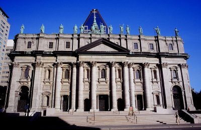 Basilique Marie-Reine-du-Monde