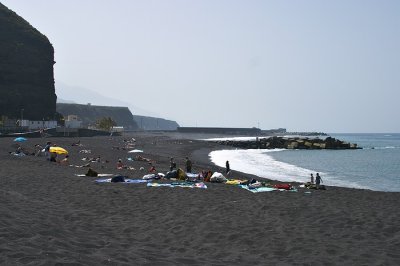 The rare beaches in La Palma consist of coarse black vulcanic sand.
