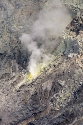 Sulfur venting at Poas Volcano