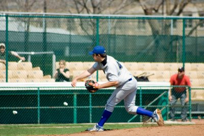 12NHSBaseball042807.jpg