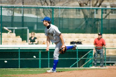 13NHSBaseball042807.jpg