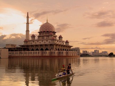 Putra Mosque (Lake Club View) 01