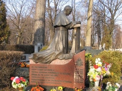 monument in the Rakowicki Cemetery