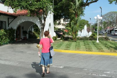 Przed hotelem Gran Nacional w David