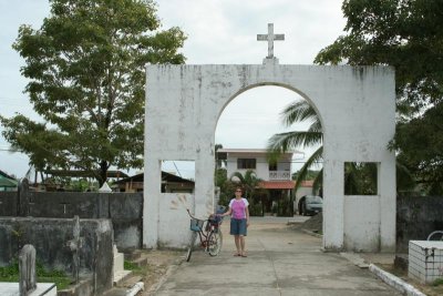 Brama cmentarna w Bocas del Toro