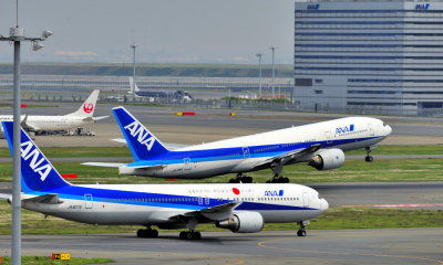 Boeing 777 vs 767 Race?