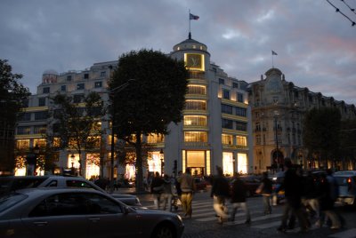October 2006 - Les Champs Elyses - Vuitton Store