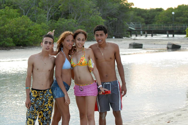 DSC_1664.JPG - On the beach posing for the Camera