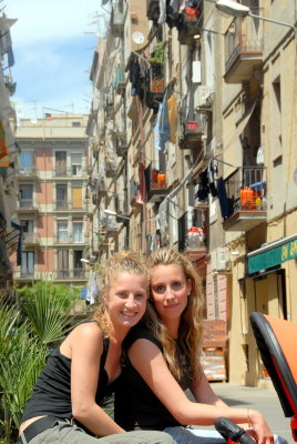 Girls in Barcelonetta    DSC_4014.JPG