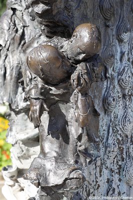 Fontaine du Square Viviani (detail)