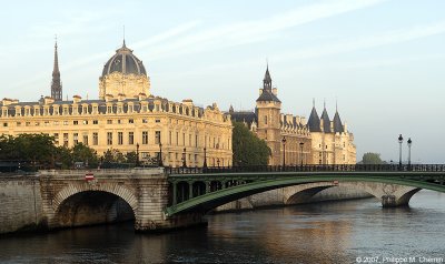 Le pont Notre-Dame, le tribunal de commerce et la Conciergerie