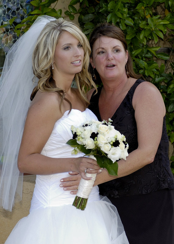 The bride and her Mom