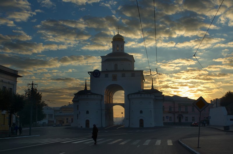 Vladimir city, the Golden Gate, was built in 1164, reconstructed in 1795