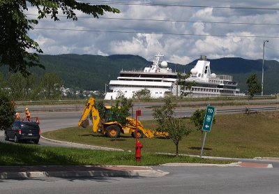 CruiseShipBeyond5089.jpg