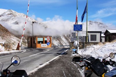 Swiss-Italian border01_4a.JPG