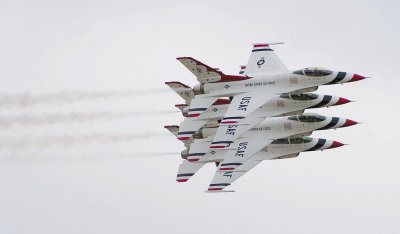 USAF Thunderbirds - Echelon Pass