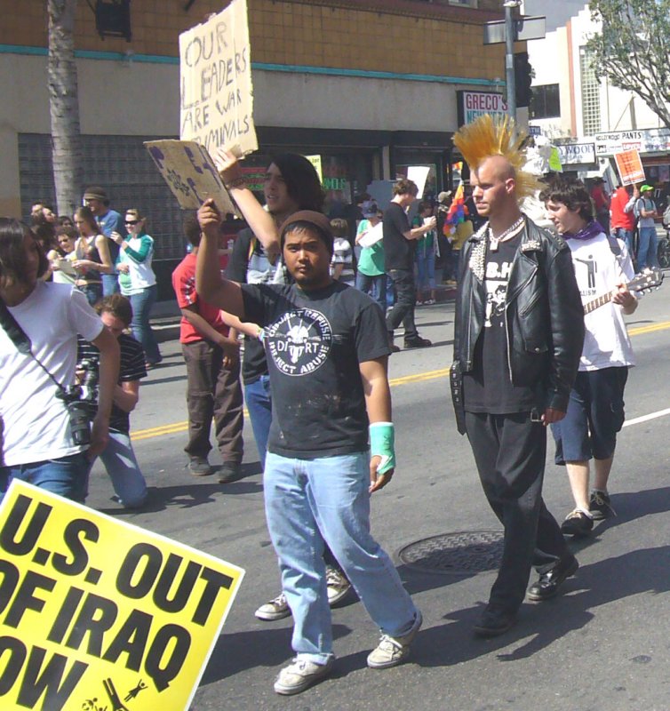 war protest Hollywood 3-17-07