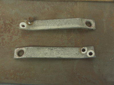 These are the alloy straps connecting the cross-member to the lower chassis - Photo 1