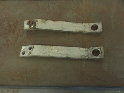 These are the alloy straps connecting the cross-member to the lower chassis - Photo 2