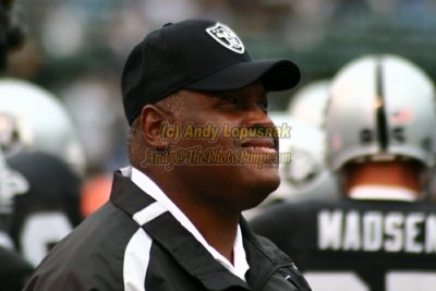 NFL Oakland Raiders head coach Art Shell
