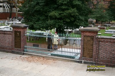 Benjamin Franklins grave in Philadelphia, PA