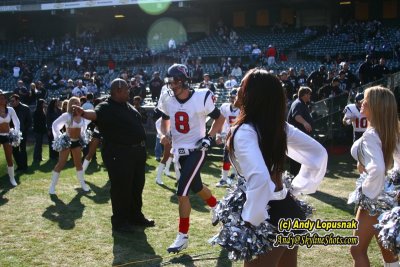 Houston Texans QB David Carr with Oakland Raiders cheerleaders in background