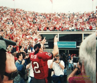 Trent Dilfer celebrating a Buccaneers win in 1999