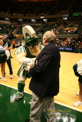 Michigan State mascot Sparty with CBS announcer Verne Lindquist