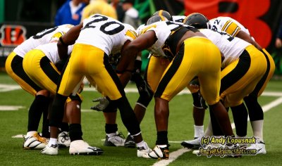 NFL Pittsburgh Steelers defensive huddle