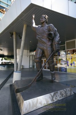 Wayne Gretzky statue in front of STAPLES Center - Los Angeles, CA