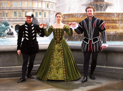 Elizabethan dancers