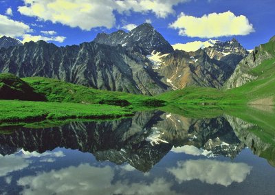 Alpine Lake  and Castle Peak