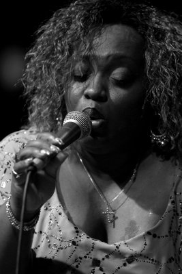 Sharrie Williams & the Wiseguys 6517.JPG