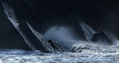 Dark Rock White Surf