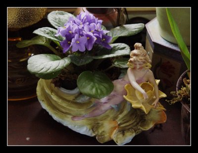 11-02 - Livingroom - art nouveau planter
