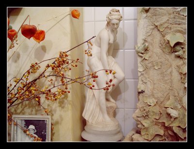 11-02- Bathroom - statue from Italy
