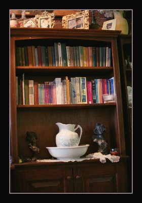 Livingroom - Entertainment Unit - Antique Pitcher