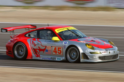 Lizard 997 RSR down the front straight