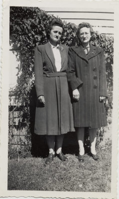 Iva Pearl Amos and Flossie Pierce (sister)