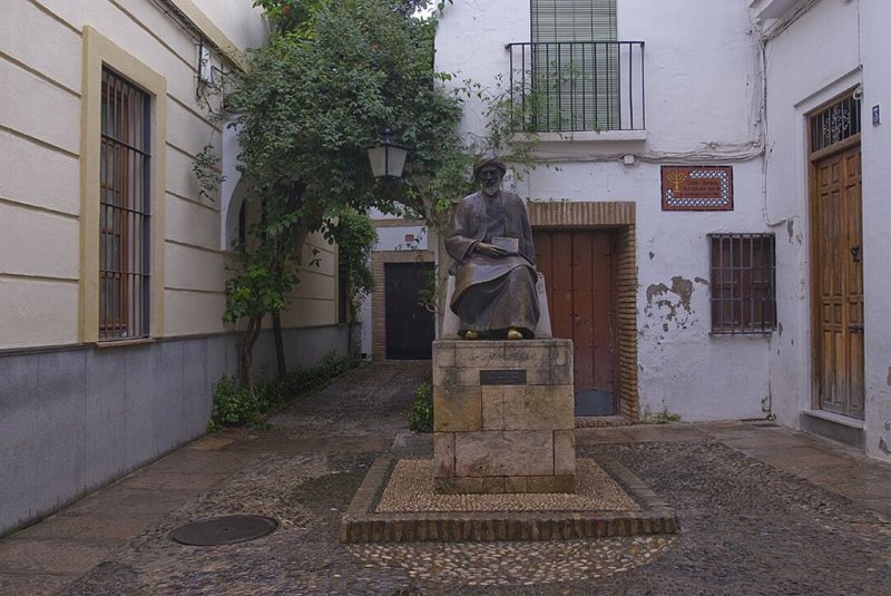 Cordoba, the Juderia, Rabi Maymon statue