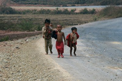 003 - Hmong kids