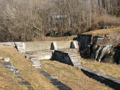 Remains of Inlet lock at Dam 5