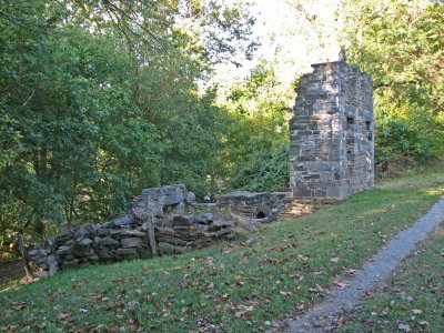Remains of Lockhouse at lock 51