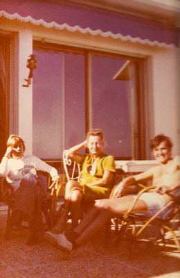 1976  b